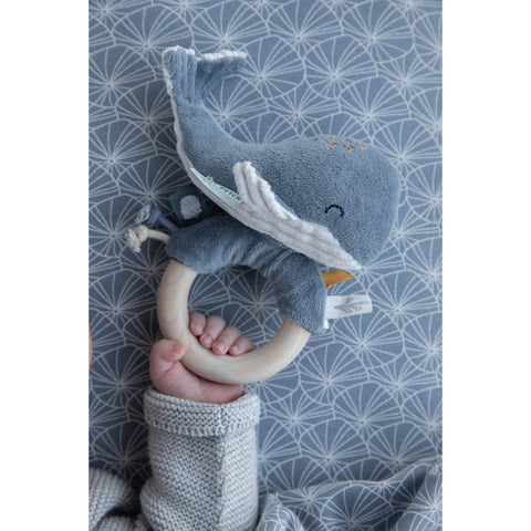 Jucarie pentru dentitie pentru bebelusi- Inel zornaitor  Balena - Blue - Little Dutch